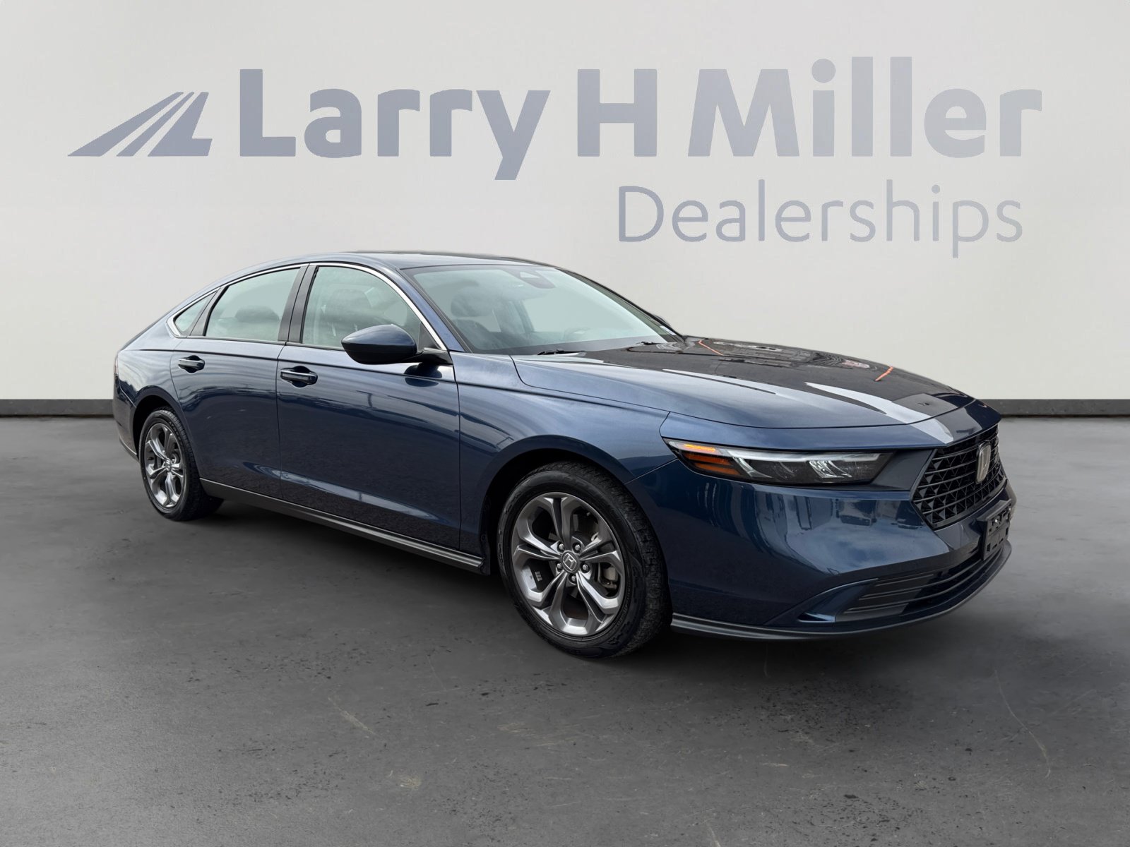 Used 2023 Honda Accord EX image 7