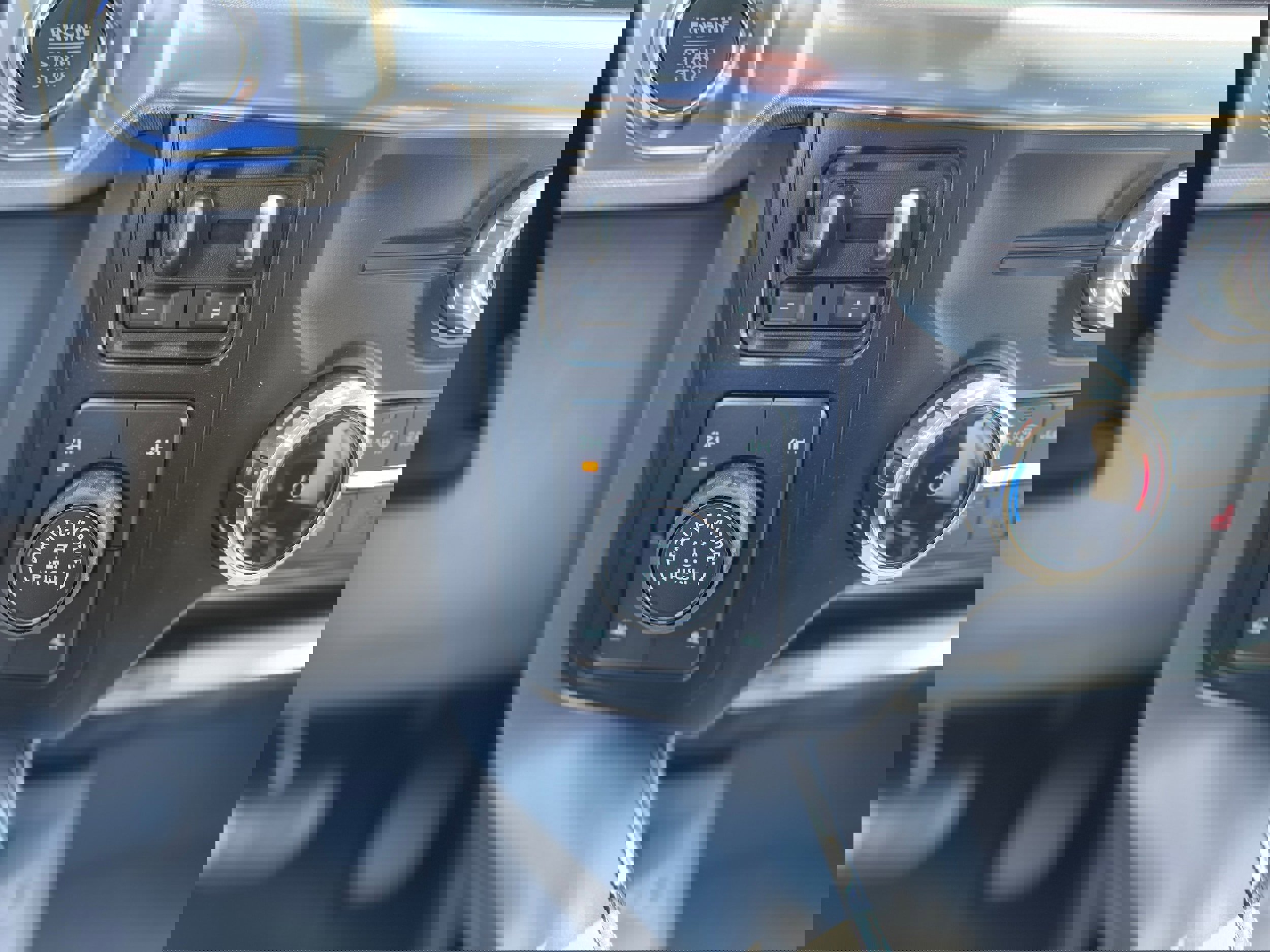 New 2025 Ford F150 Lariat w/ Equipment Group 501A Mid image 21