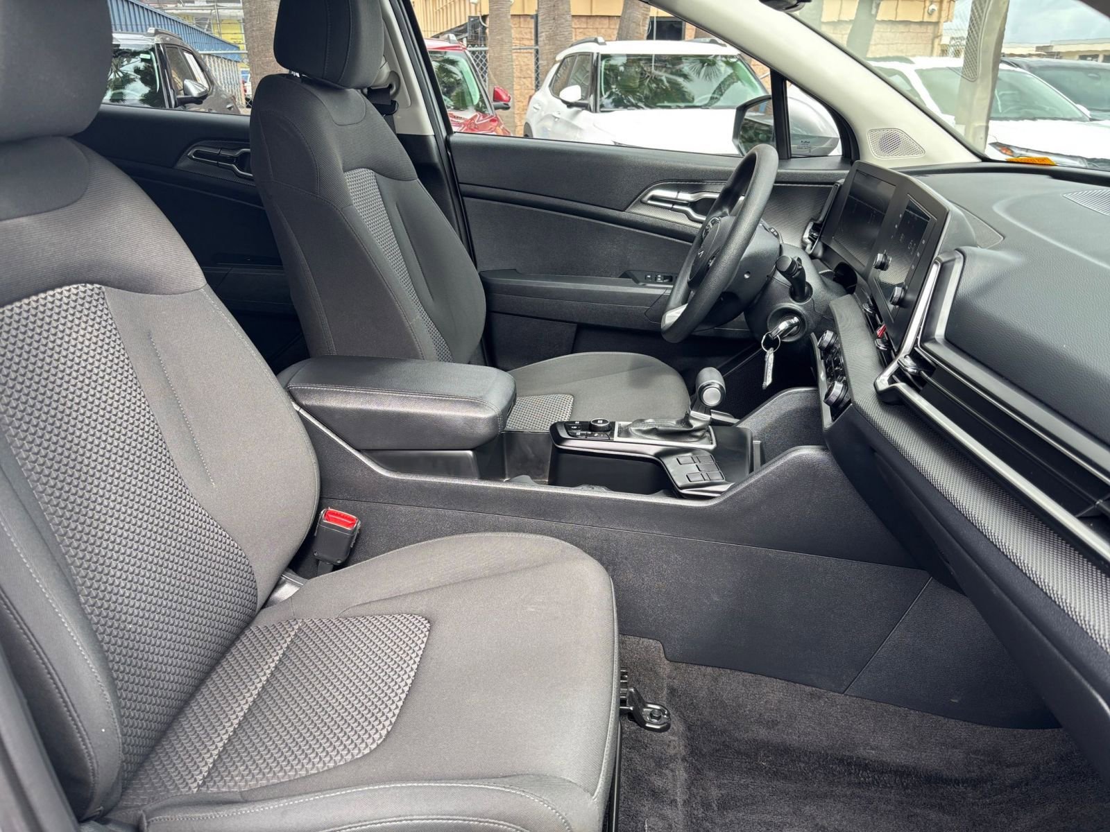 Used 2025 Kia Sportage LX FWD image 35