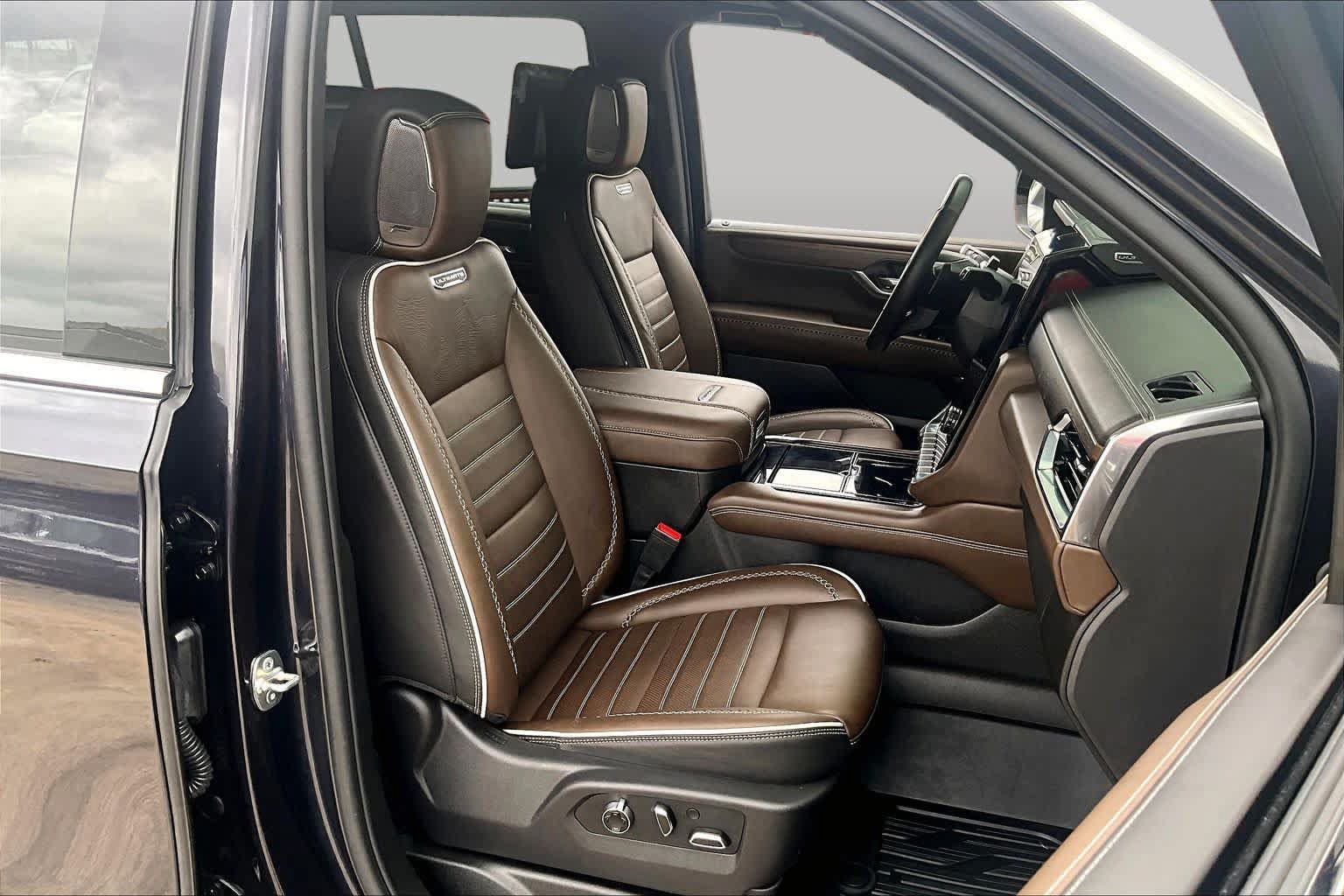Used 2025 GMC Yukon Denali Ultimate w/ LPO, Floor Liner Package AWD/4WD image 9