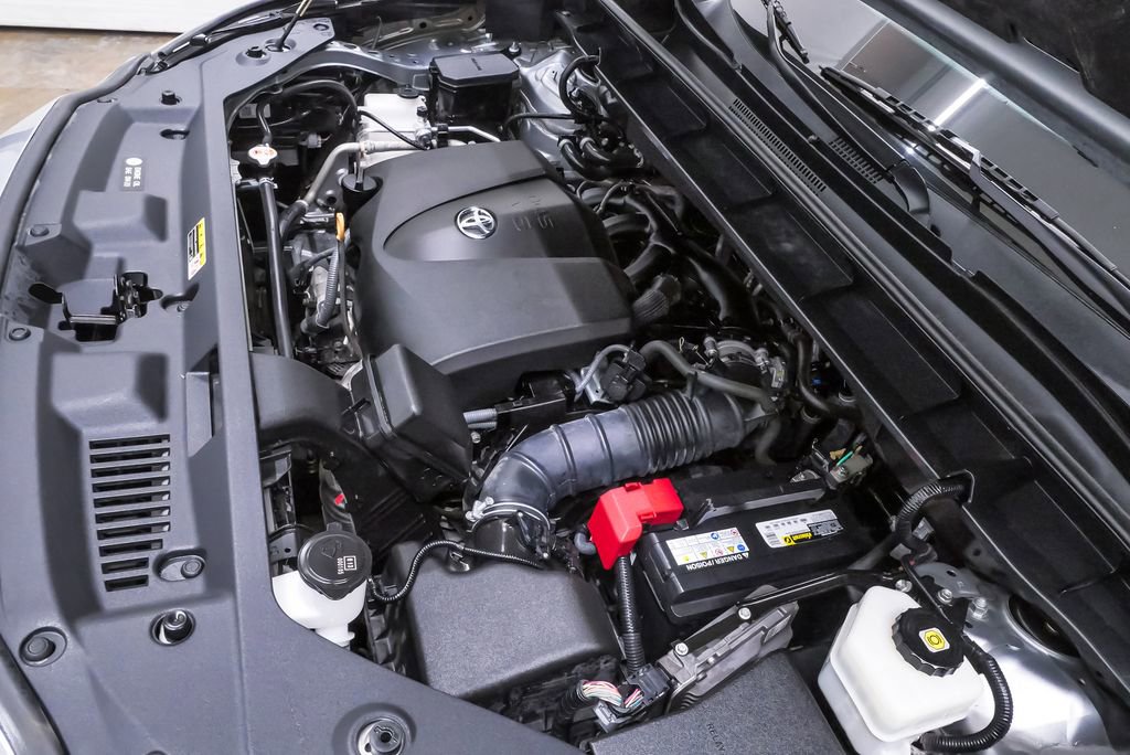 Used 2020 Toyota Highlander LE FWD image 32