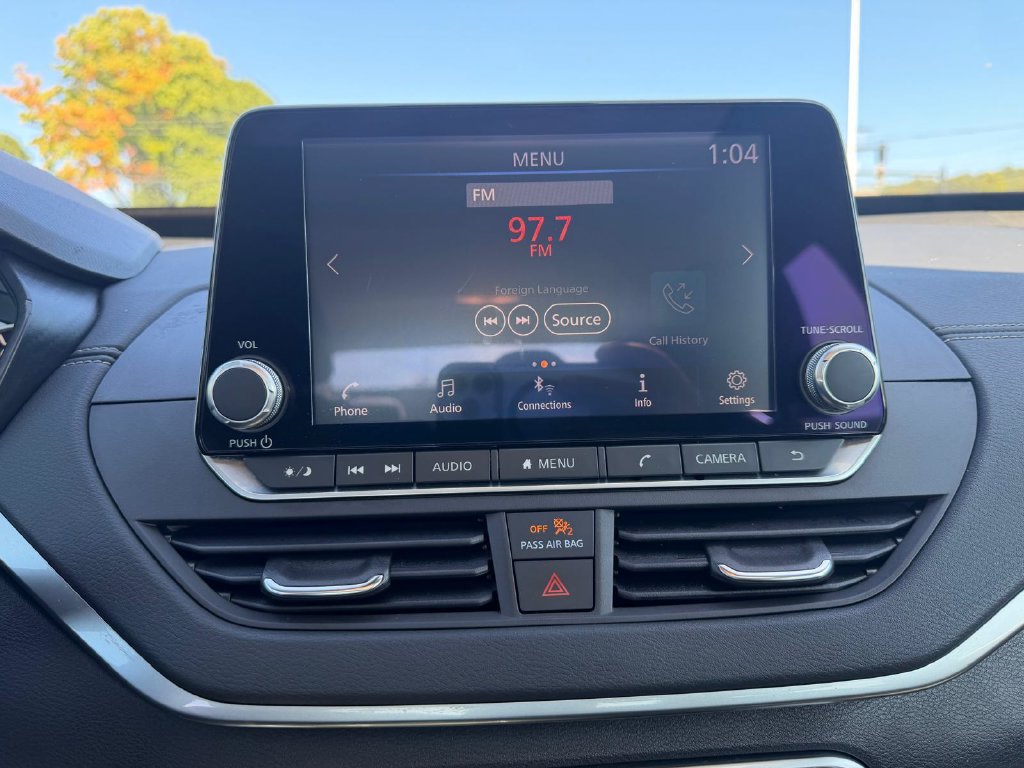 Used 2022 Nissan Altima 2.5 SV w/ SV Premium Package FWD image 11