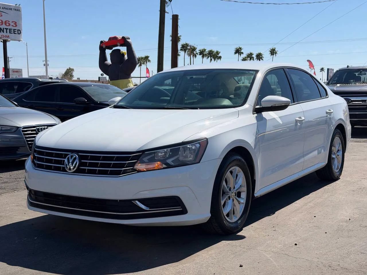 Used 2018 Volkswagen Passat 2.0T S FWD image 2