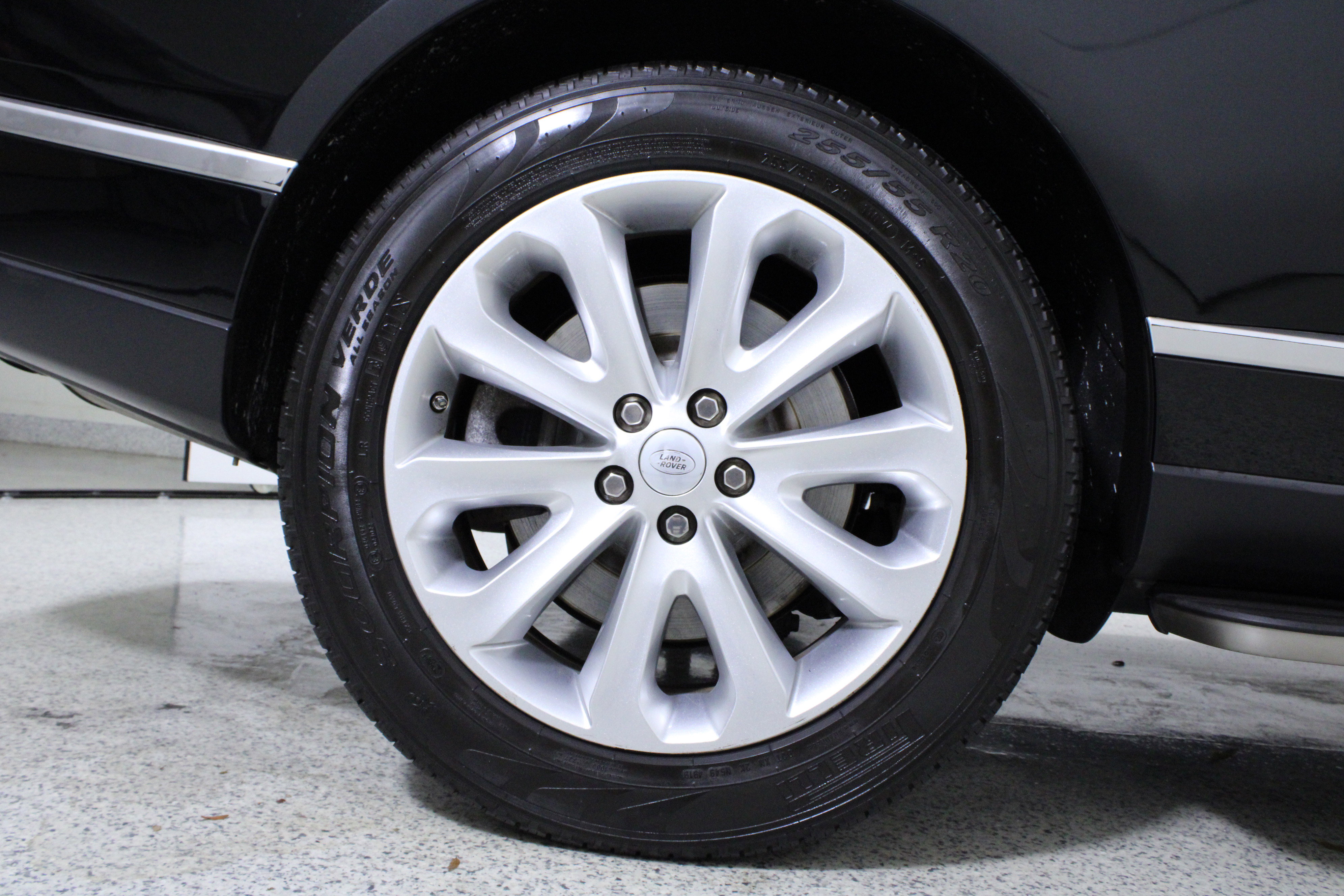 Used 2016 Land Rover Range Rover HSE image 9