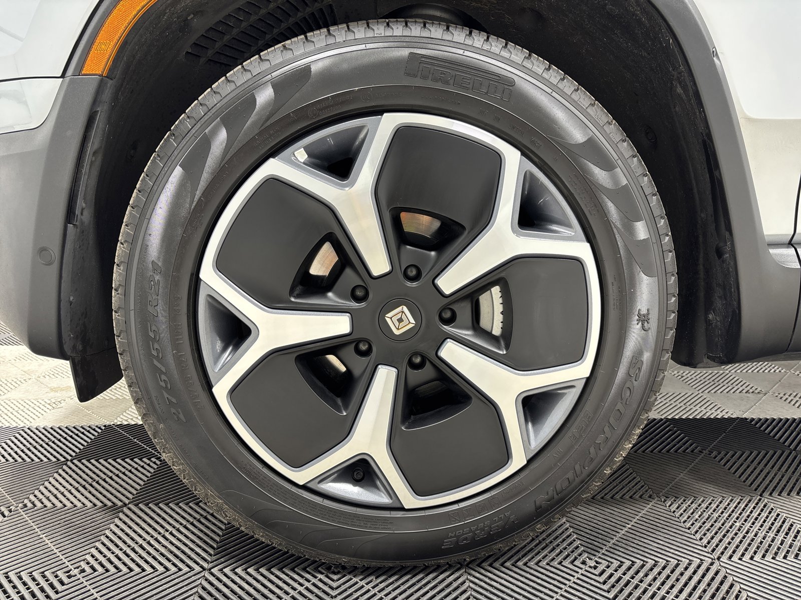 Used 2024 Rivian R1T Adventure AWD/4WD image 9
