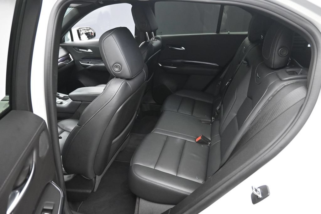 Used 2022 Cadillac XT4 Luxury w/ Cold Weather Package AWD/4WD image 12