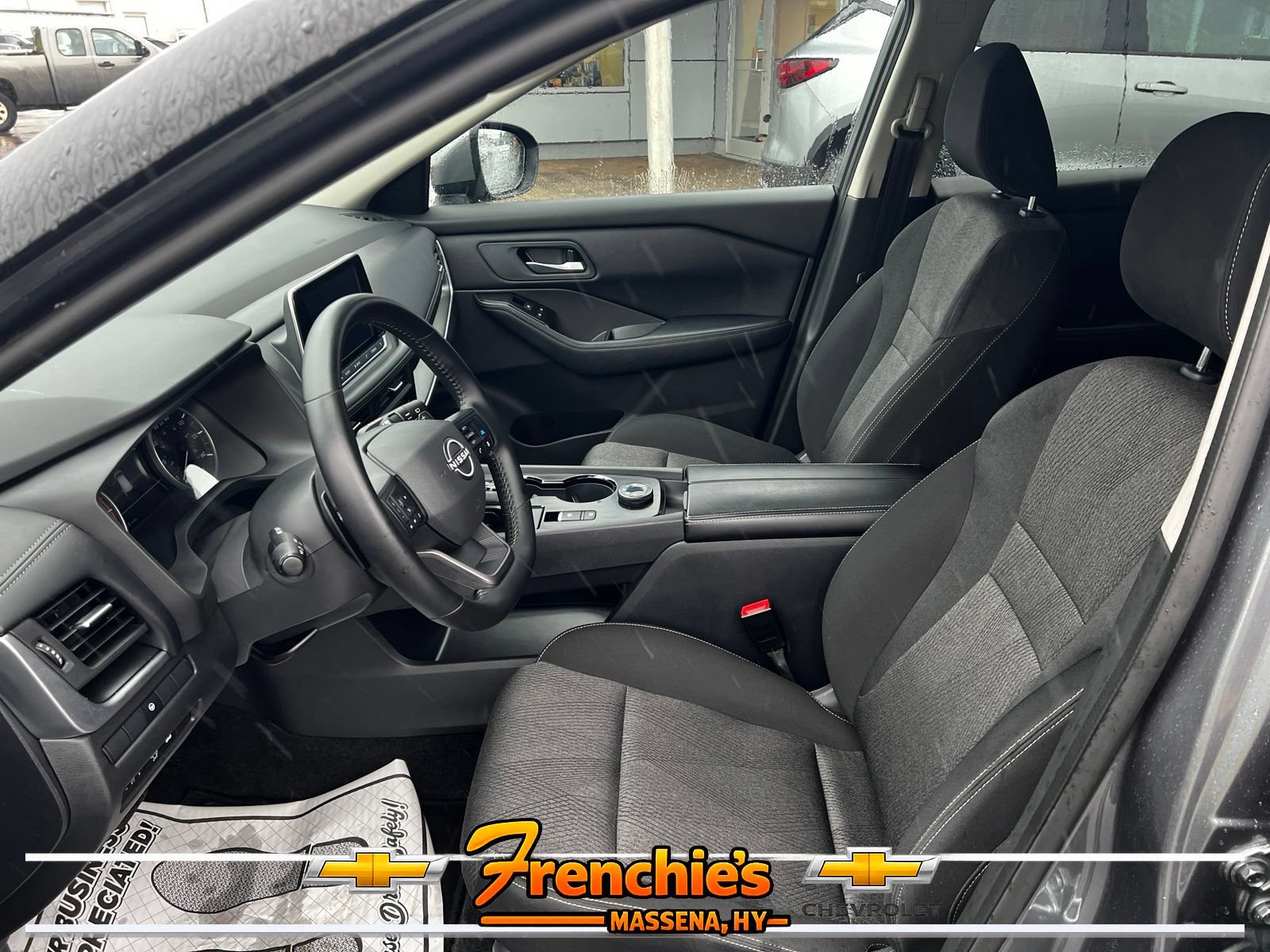 Used 2025 Nissan Rogue SV AWD/4WD image 13