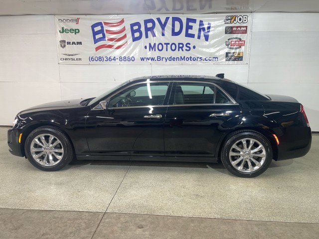 Used 2017 Chrysler 300 C image 5
