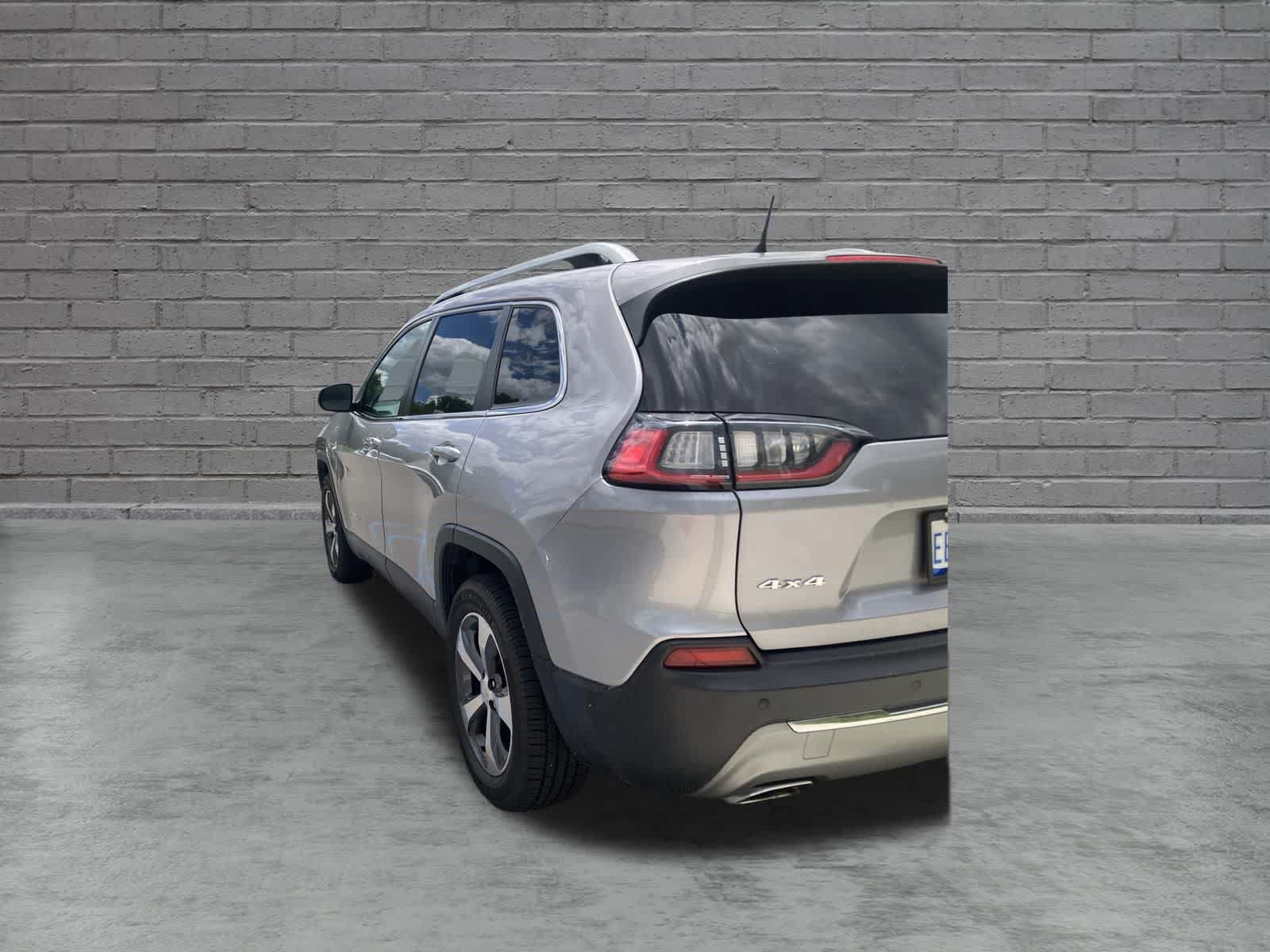 Used 2019 Jeep Cherokee Limited AWD/4WD image 12