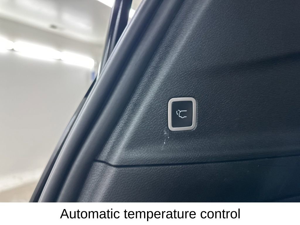 Used 2023 Chrysler Pacifica Pinnacle w/ Trailer Tow Group image 27