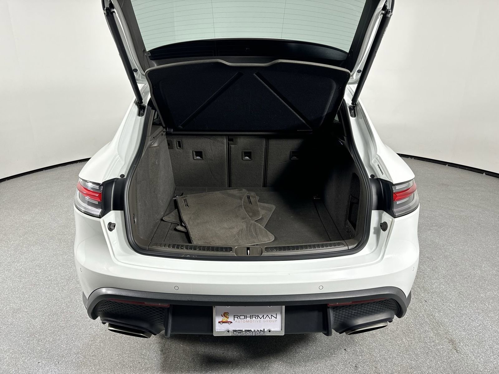 Used 2023 Porsche Macan image 33