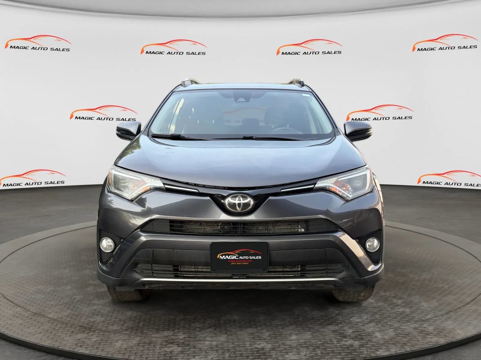 Used 2018 Toyota RAV4 XLE AWD/4WD image 3