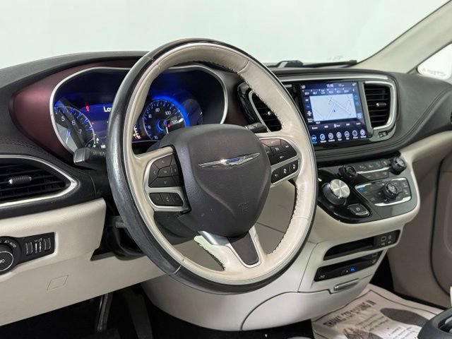 Used 2019 Chrysler Pacifica Limited w/ Advanced Safetytec Group FWD image 46