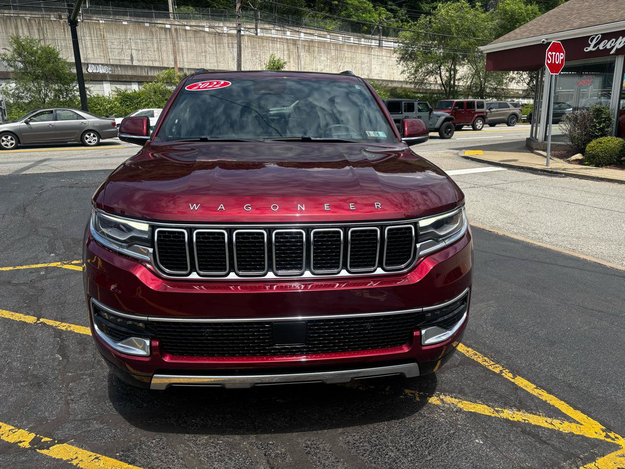 Used 2022 Jeep Wagoneer Series III w/ Premium Group I AWD/4WD image 2