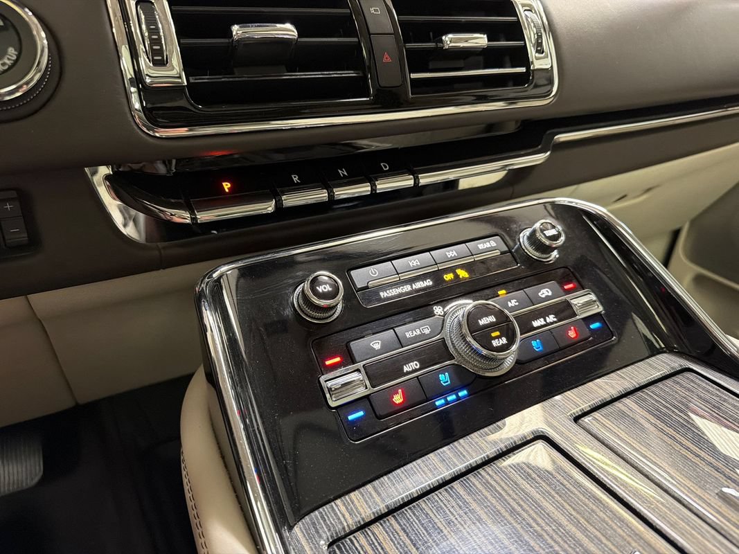 Used 2020 Lincoln Navigator Black Label w/ Cargo Convenience Package AWD/4WD image 20