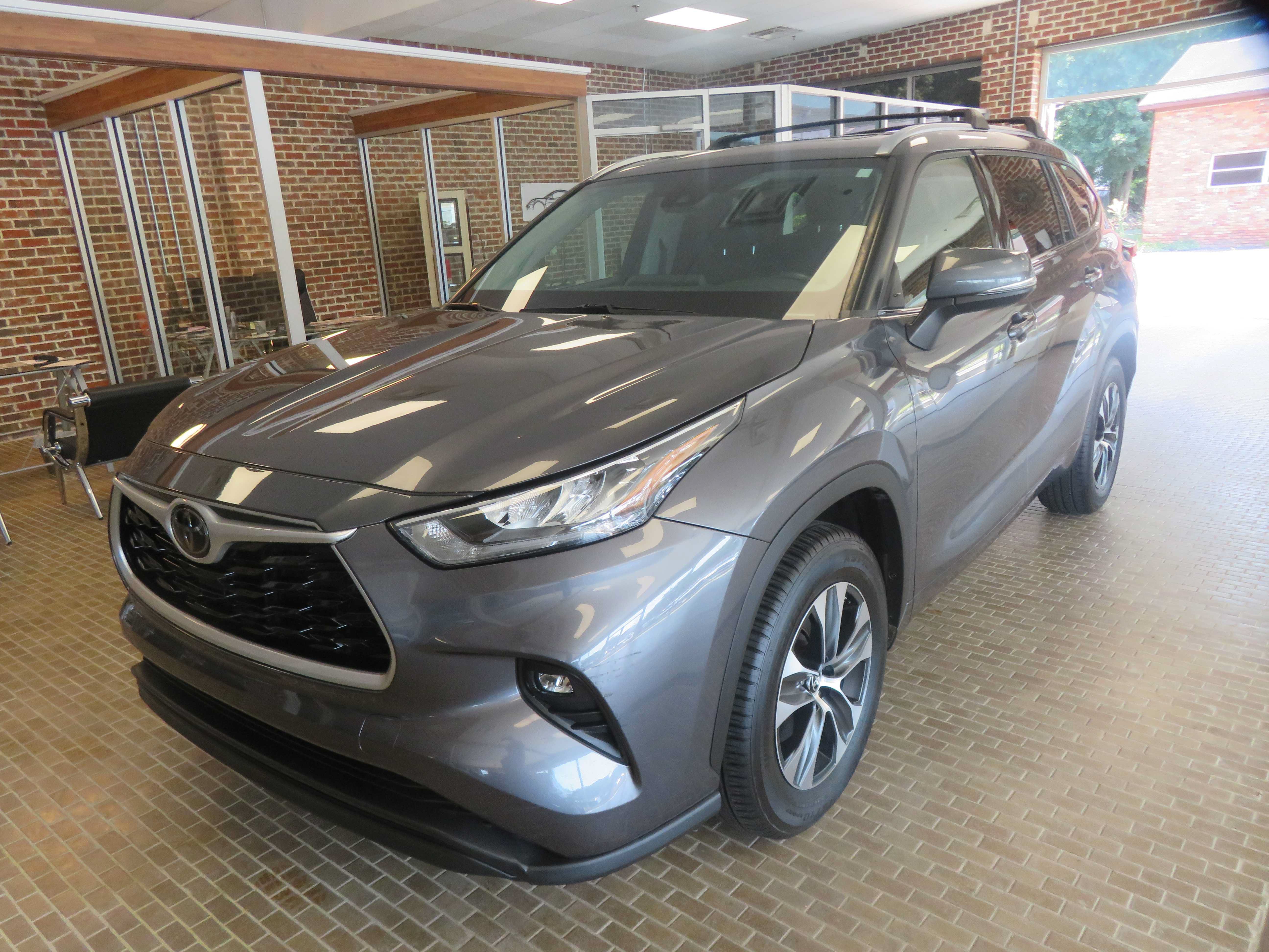 Used 2020 Toyota Highlander XLE FWD image 86