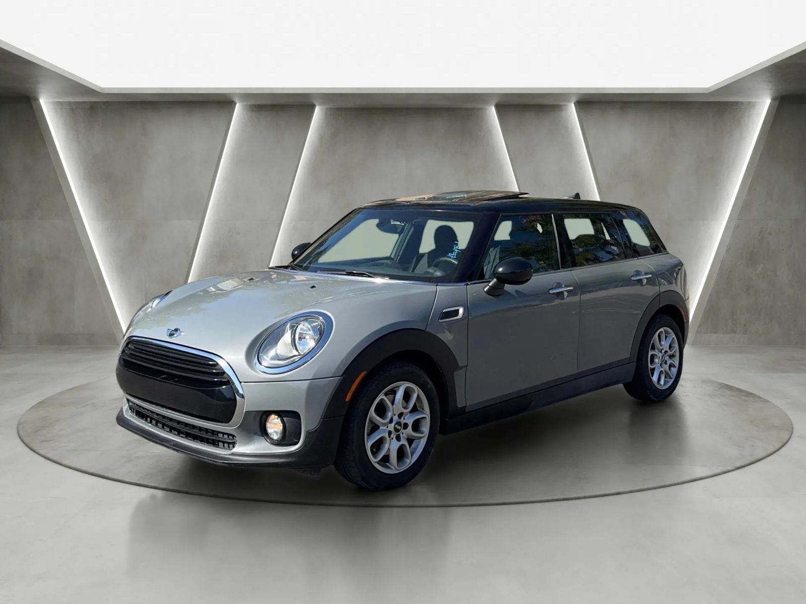 Used 2016 MINI Cooper Clubman FWD image 7