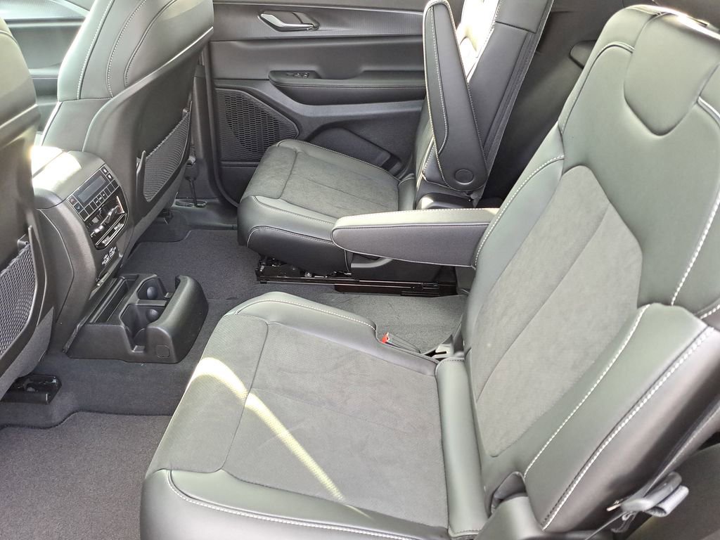 New 2025 Jeep Grand Cherokee L Altitude image 13