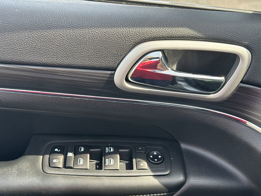 Used 2021 Jeep Grand Cherokee Limited image 16