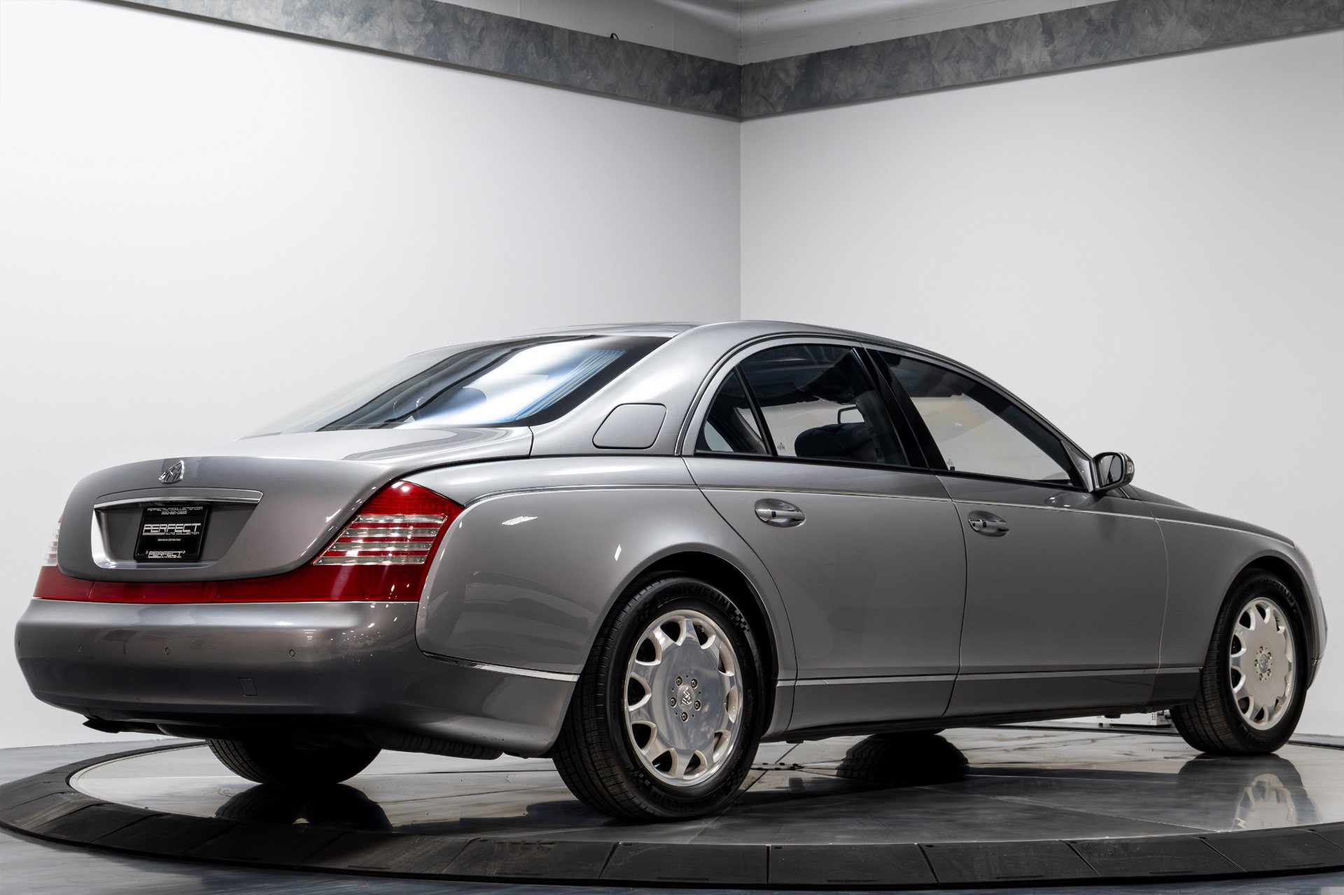 Used 2004 Maybach 57 image 13
