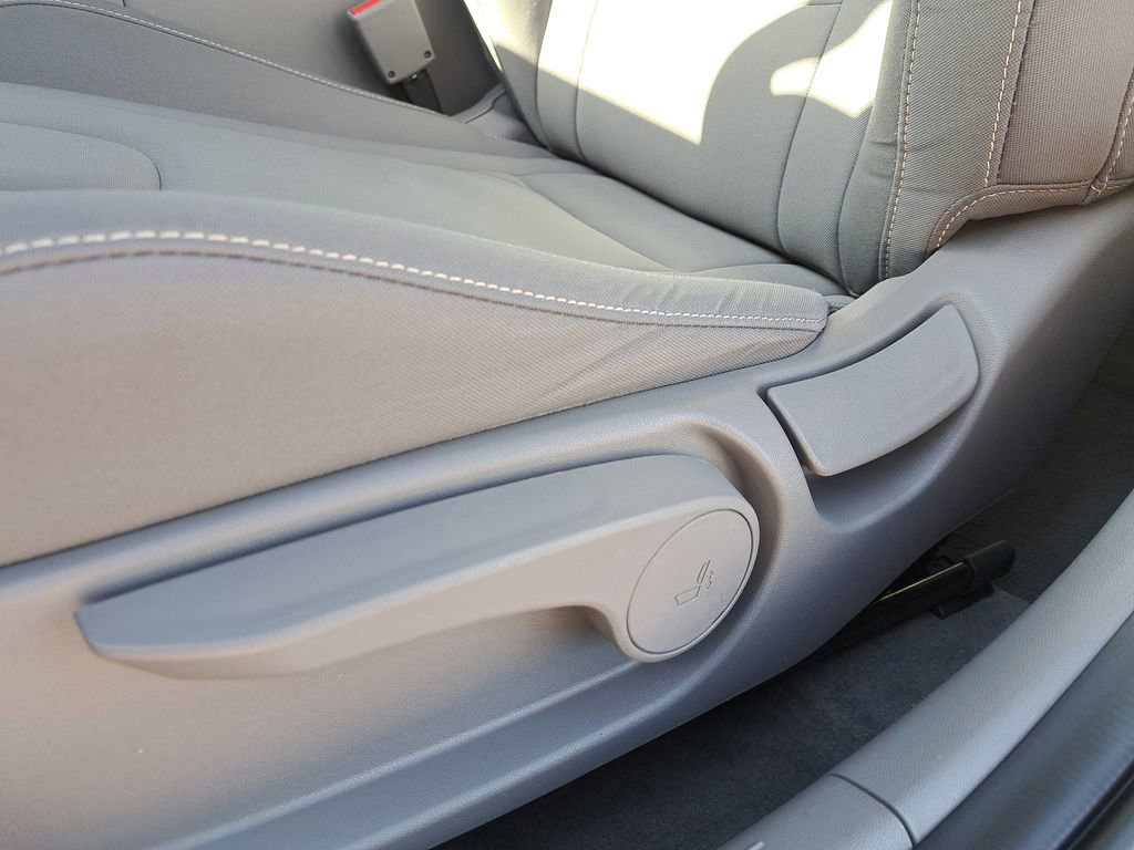 Used 2023 Hyundai Elantra SEL w/ Convenience Package image 14