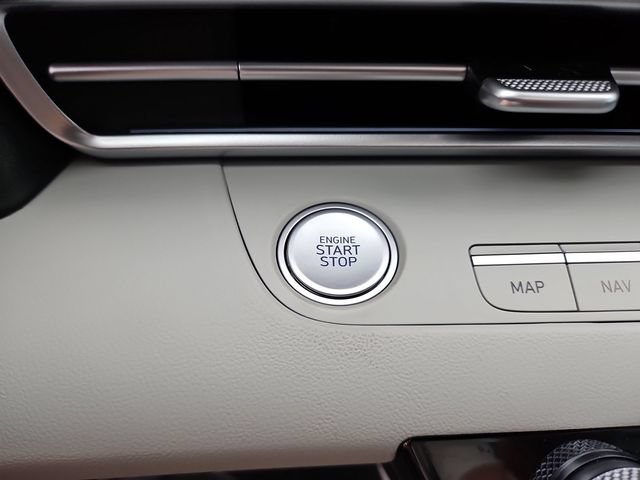 Used 2025 Hyundai Elantra Limited FWD image 17