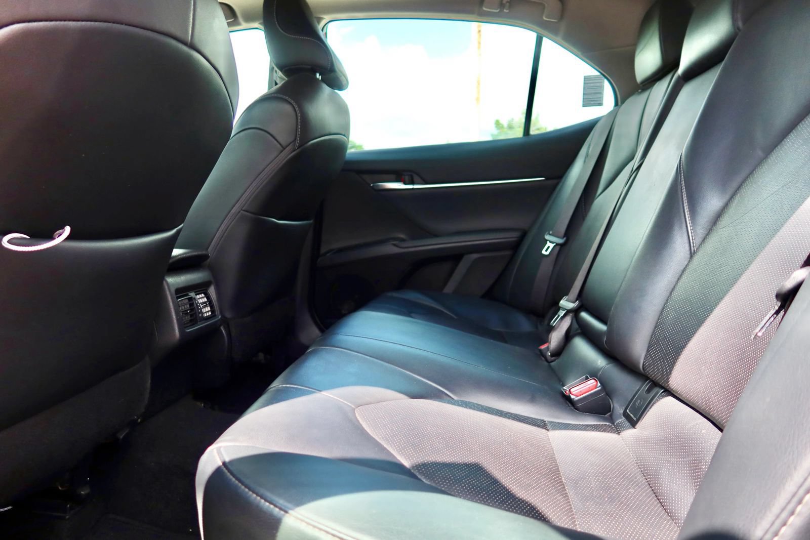 Used 2020 Toyota Camry XSE FWD image 14