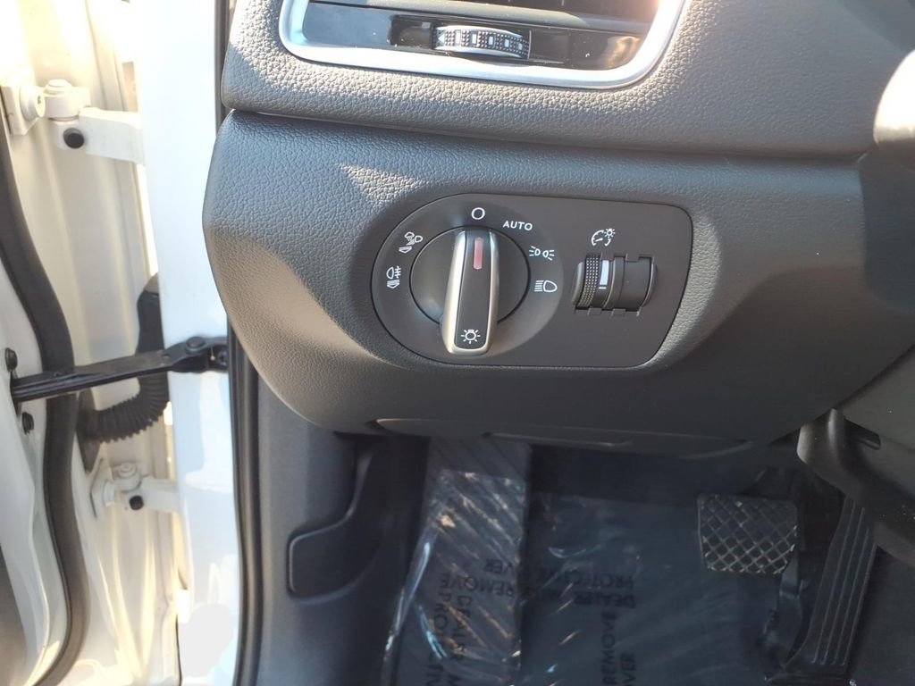 Used 2018 Audi Q3 2.0T Premium Plus w/ Premium Plus Package image 18