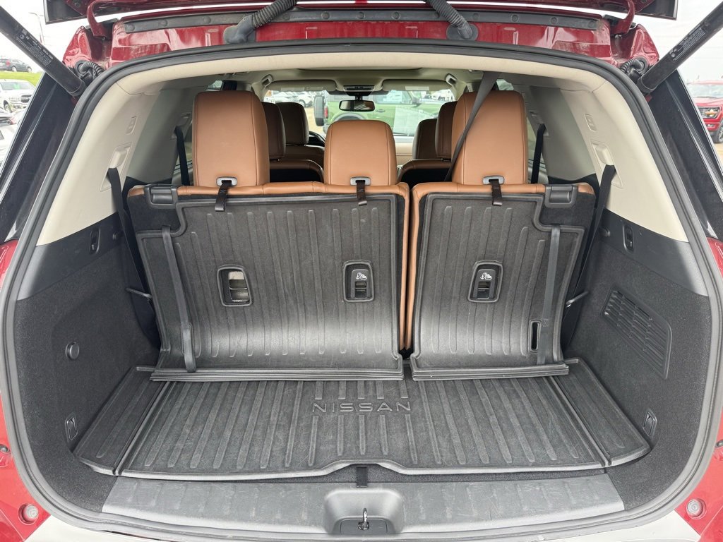 Used 2022 Nissan Pathfinder Platinum w/ Cargo Package image 32