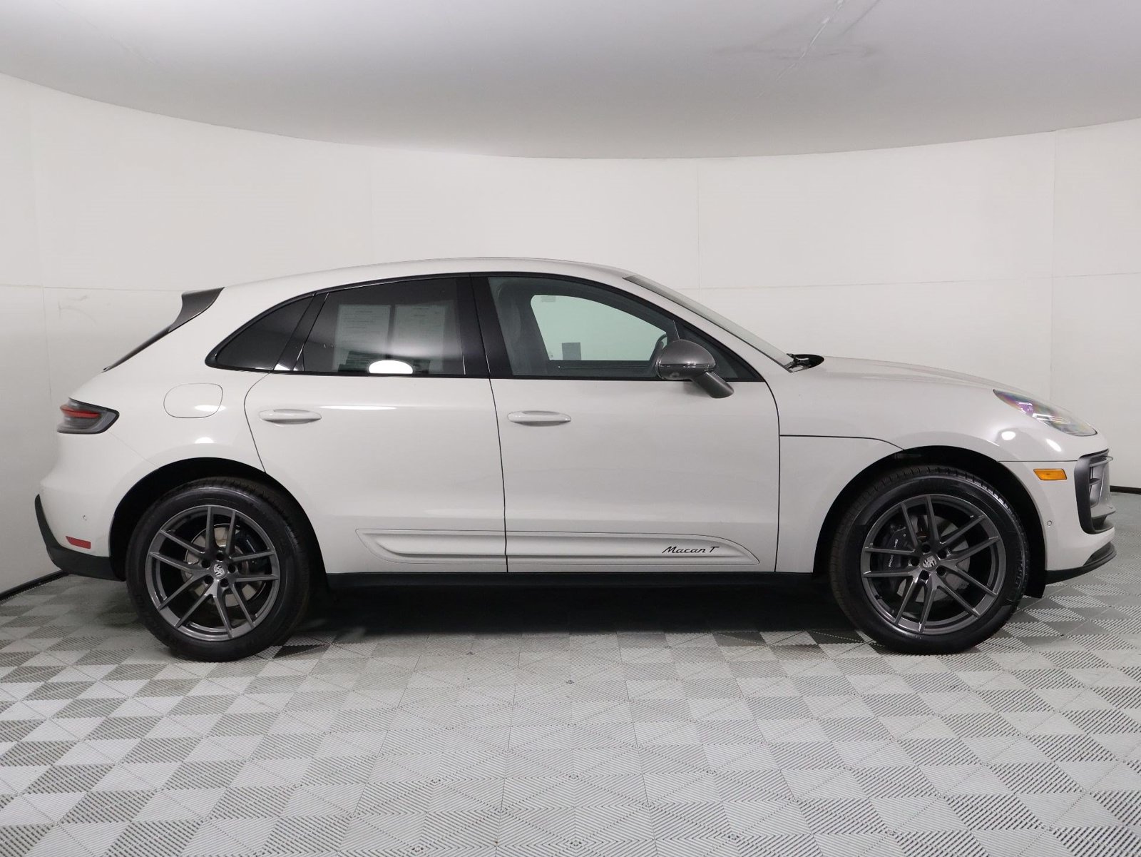 Certified 2026 Porsche Macan Turbo AWD/4WD image 8