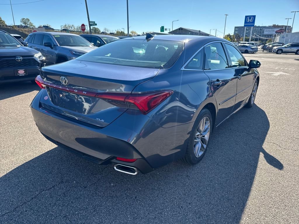 Used 2019 Toyota Avalon XLE w/ Moonroof Package image 7