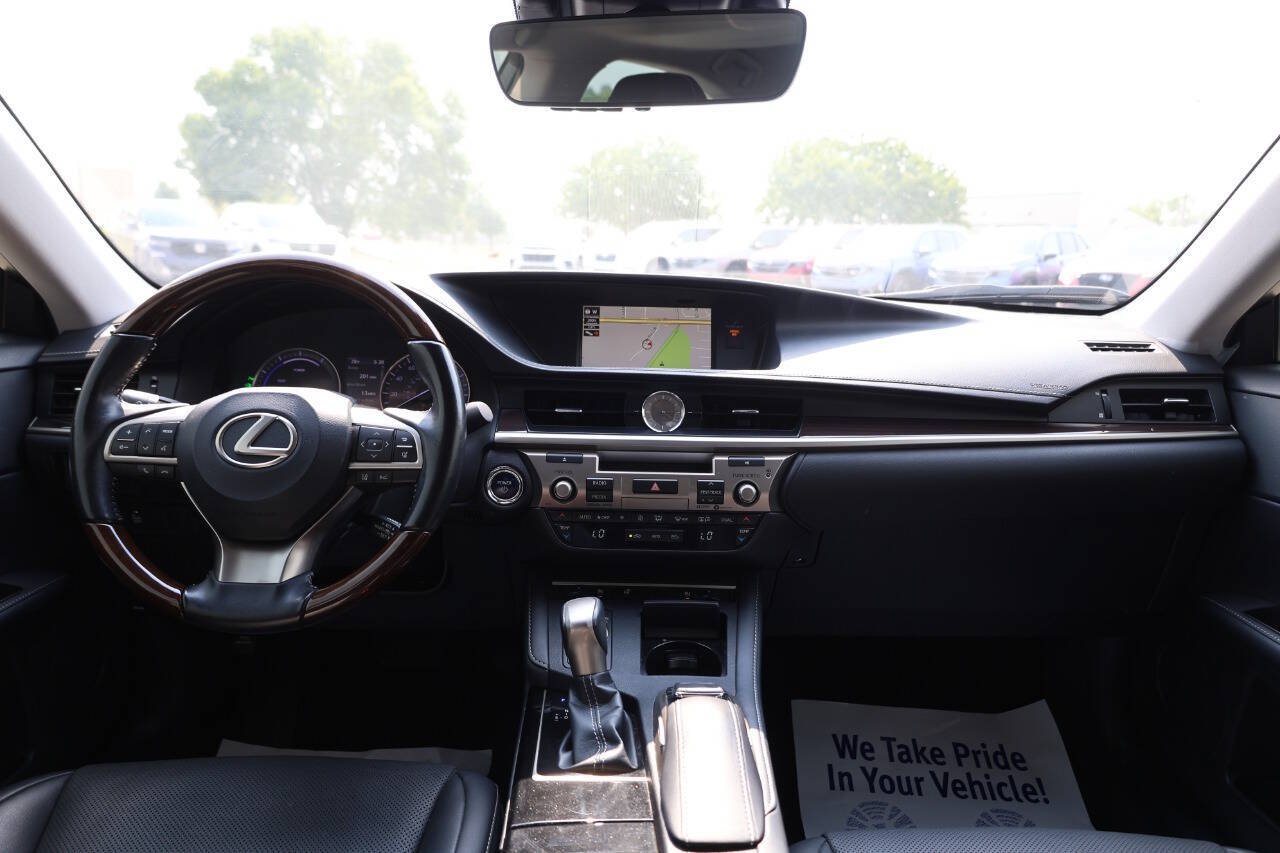 Used 2018 Lexus ES 300h w/ Navigation Package FWD image 14