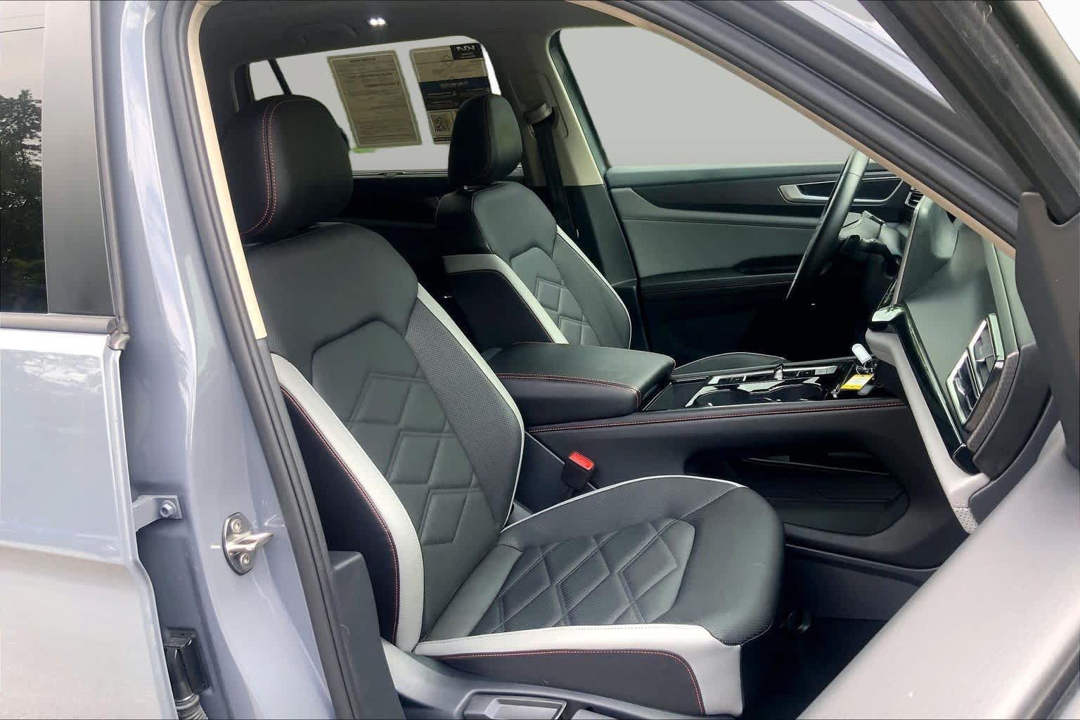 Used 2024 Volkswagen Atlas Peak Edition SE AWD/4WD image 9