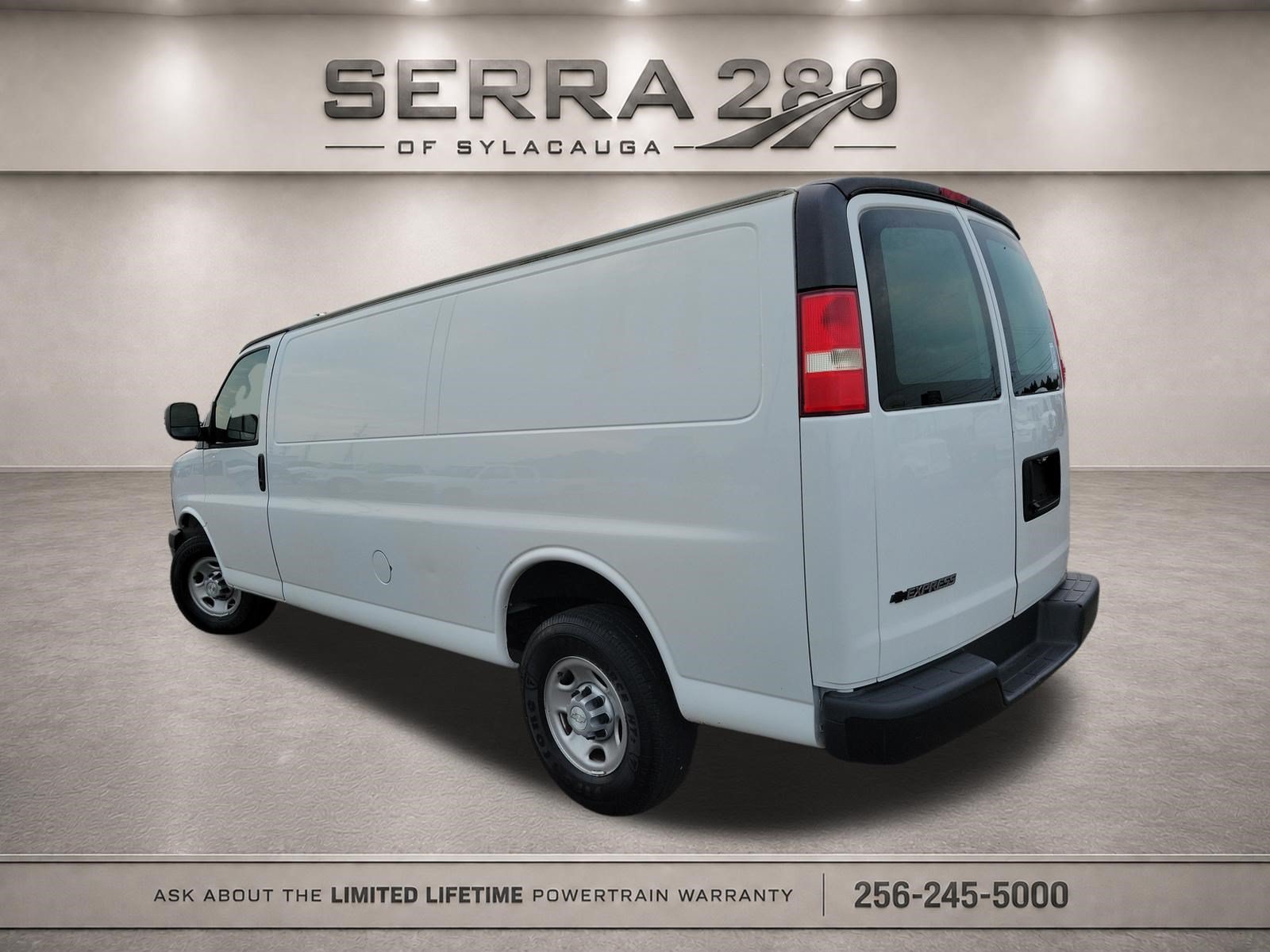 Used 2018 Chevrolet Express 2500 Extended RWD image 7