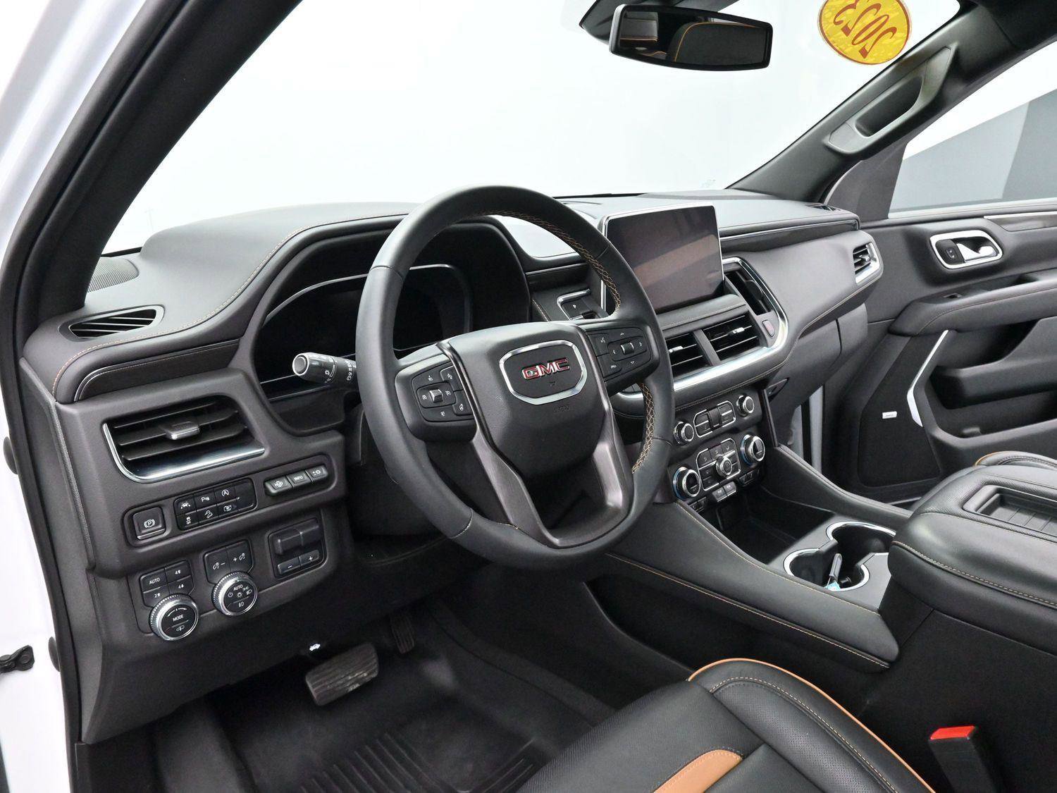 Used 2023 GMC Yukon XL AT4 w/ AT4 Premium Plus Package AWD/4WD image 18
