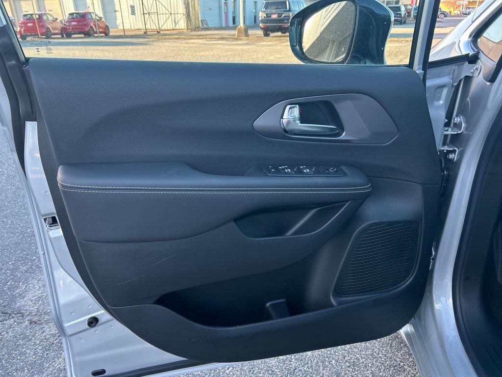 New 2026 Chrysler Voyager LX image 11