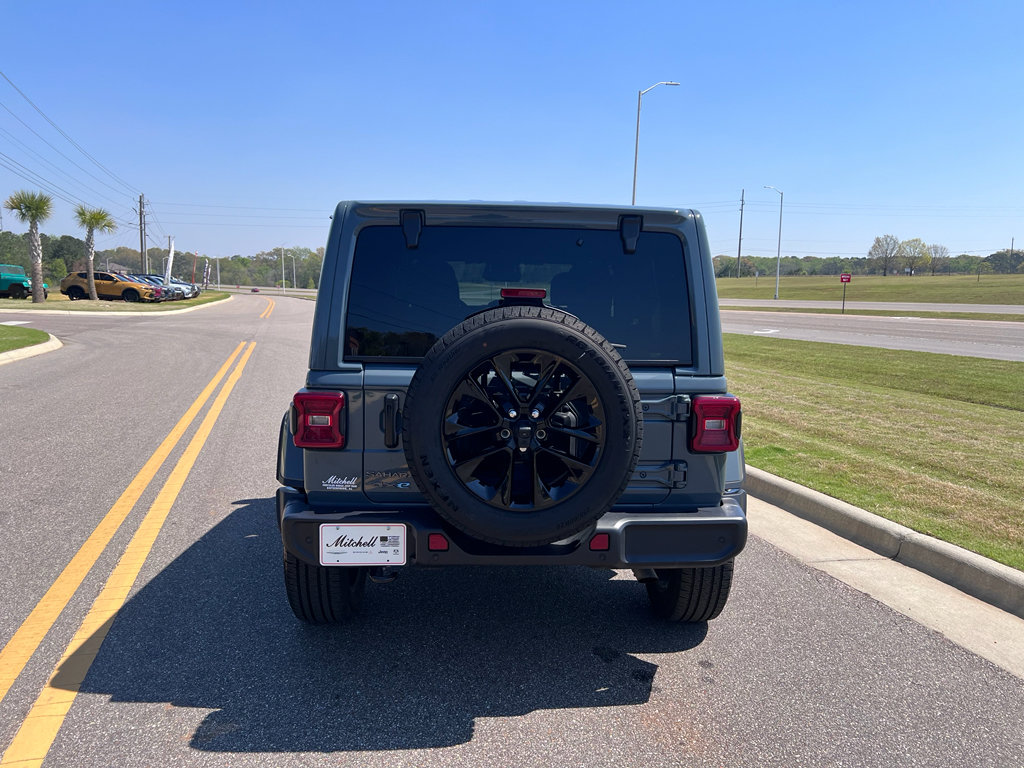 Used 2025 Jeep Wrangler Sahara w/ Safety Group image 9