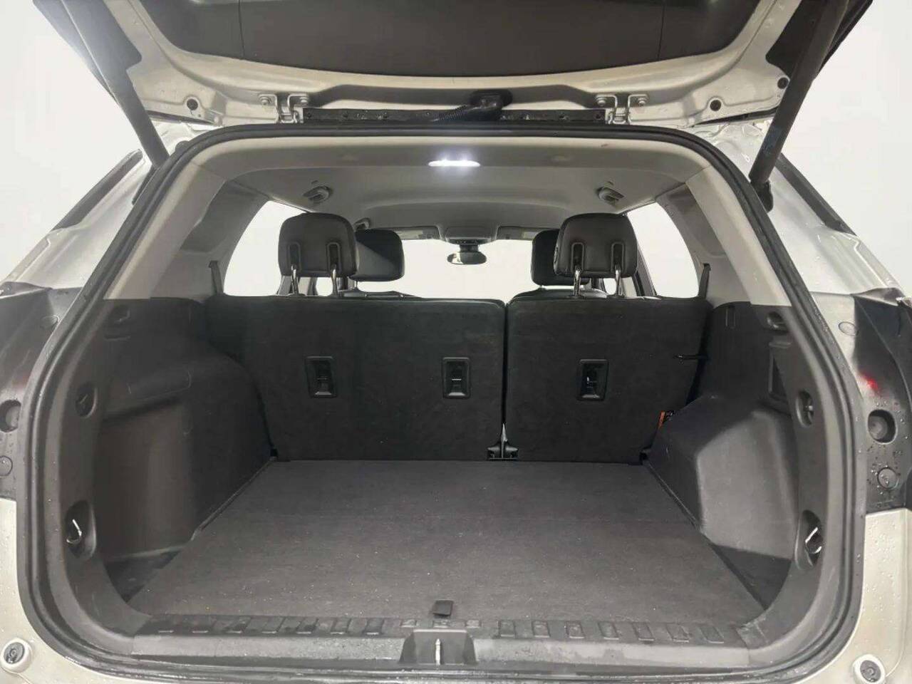 Used 2020 GMC Terrain SLT w/ Preferred Package image 16