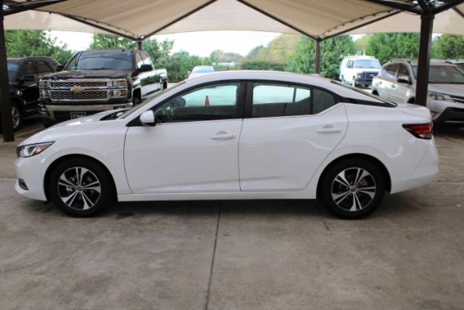 Used 2022 Nissan Sentra SV FWD image 4
