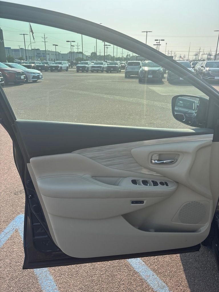 Used 2016 Nissan Murano Platinum w/ Platinum Technology Package FWD image 11