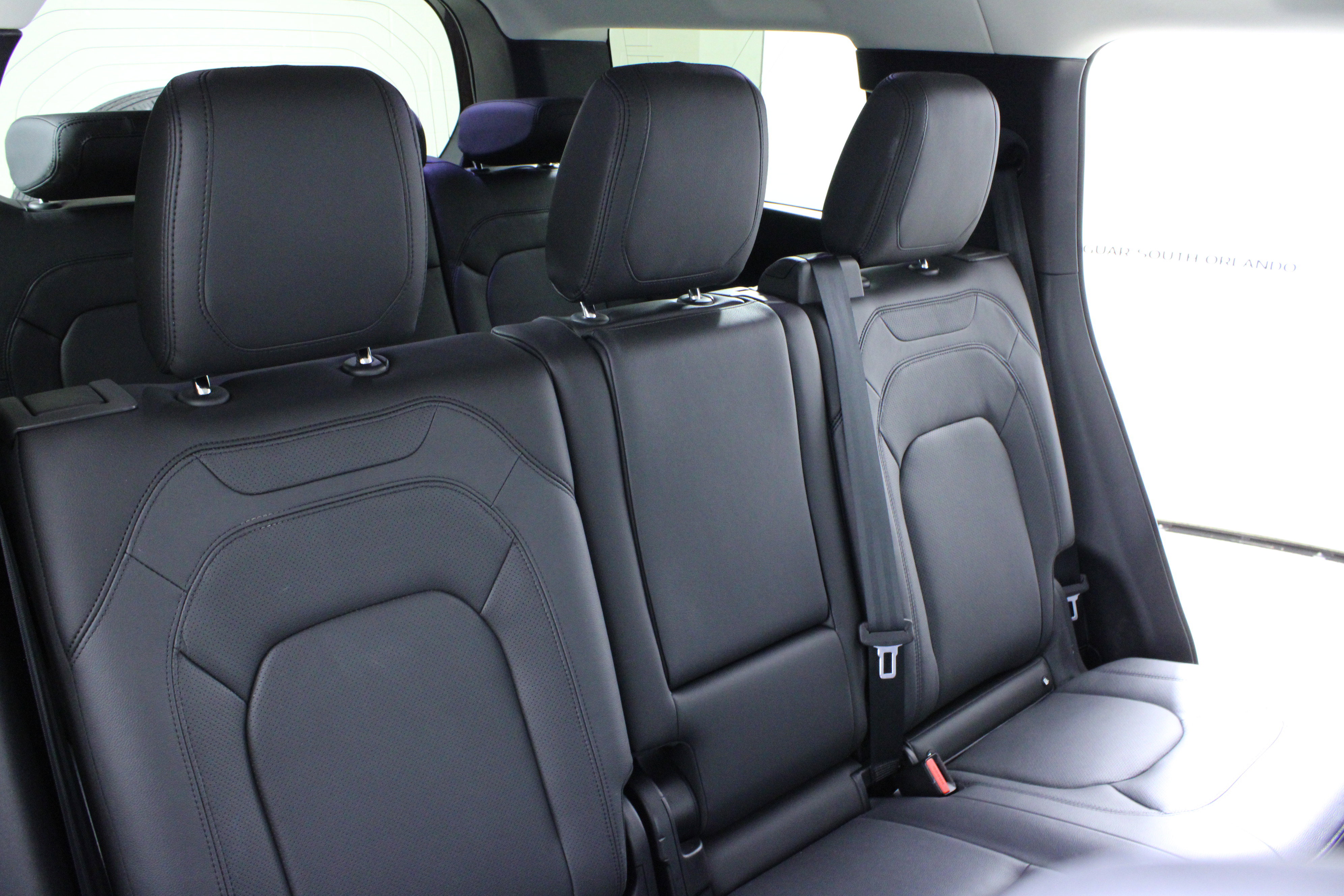 Used 2023 Land Rover Defender 130 S image 13