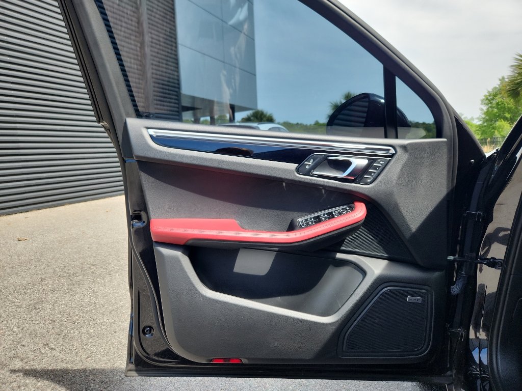 Certified 2021 Porsche Macan S image 15