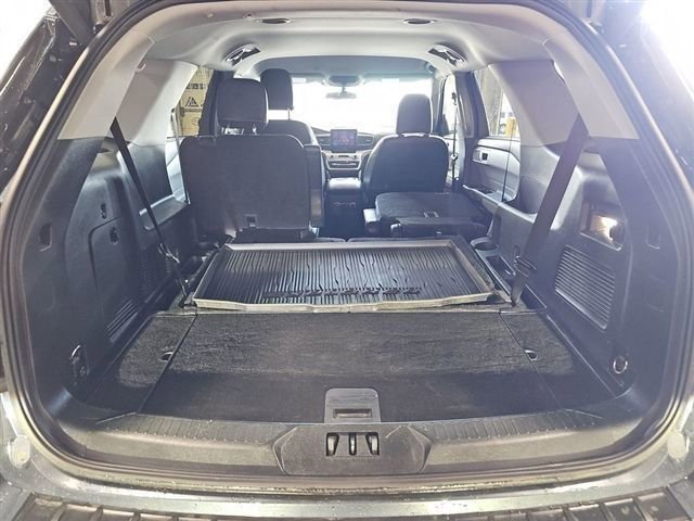 Used 2022 Ford Explorer XLT w/ Equipment Group 202A AWD/4WD image 6