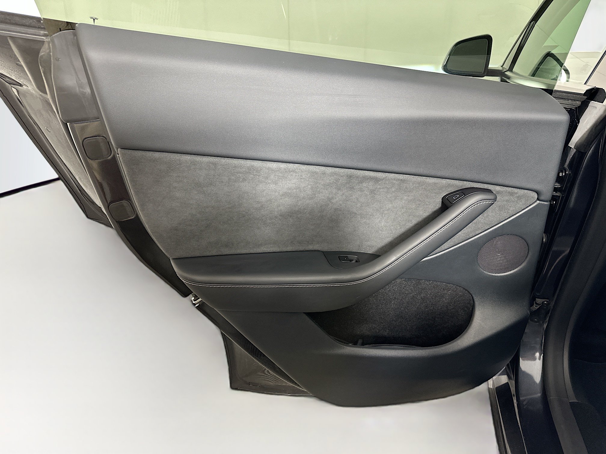 Used 2025 Tesla Model Y Long Range RWD image 25