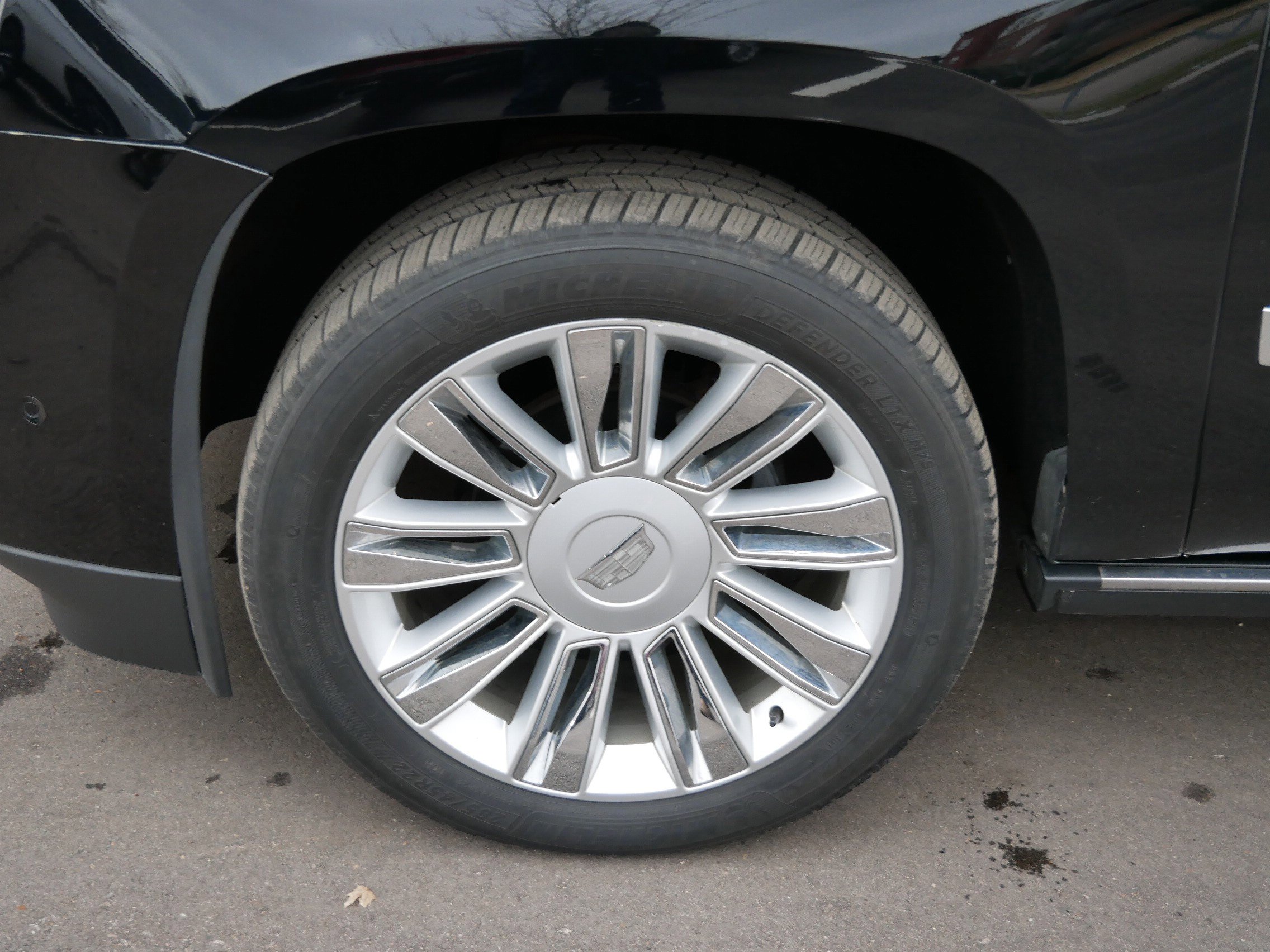 Used 2018 Cadillac Escalade Platinum AWD/4WD image 4