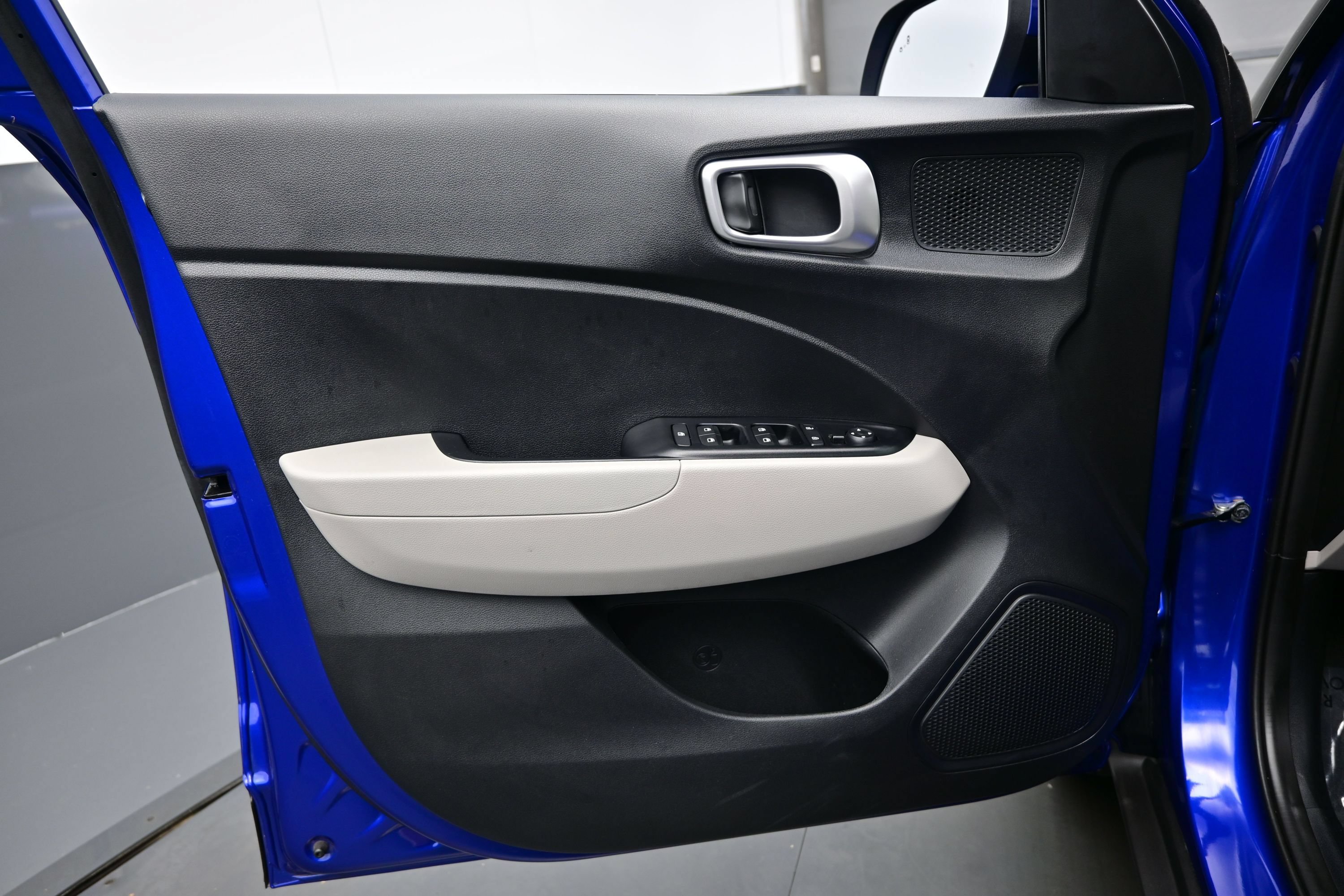 Certified 2026 Hyundai Venue SEL FWD image 9