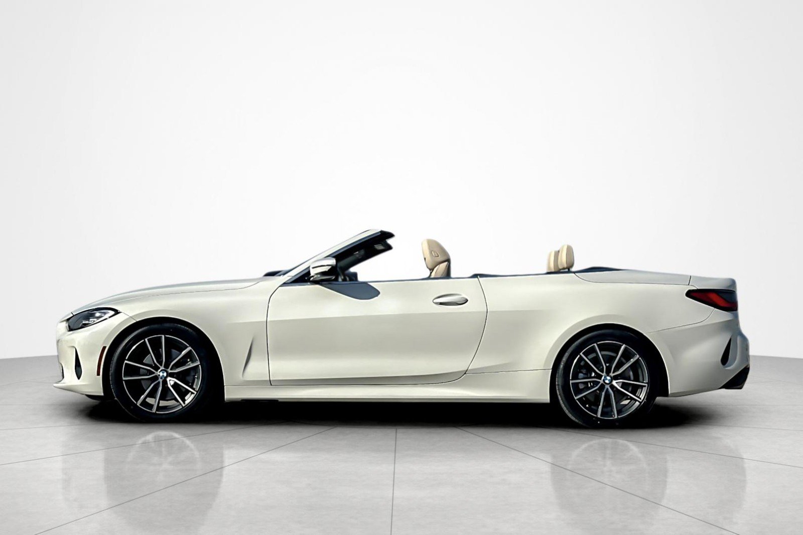 Used 2023 BMW 430i Convertible w/ Convenience Package image 2