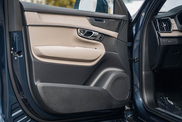 New 2026 Volvo XC90 B6 Plus image 36