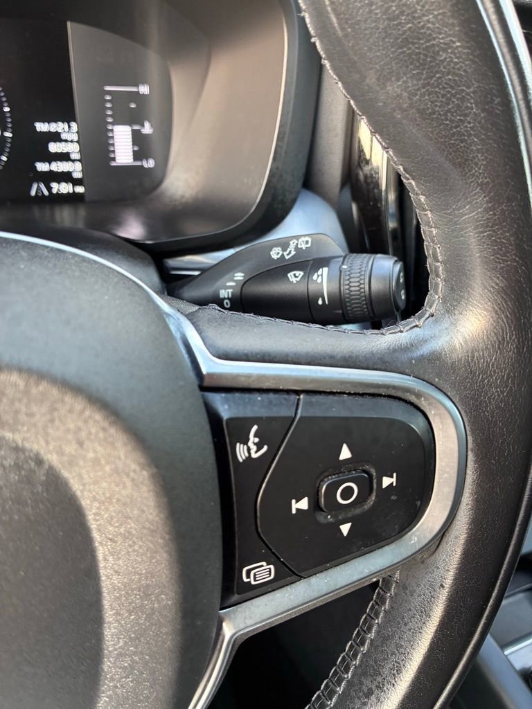 Used 2019 Volvo XC60 T6 Momentum w/ Premium Package image 28