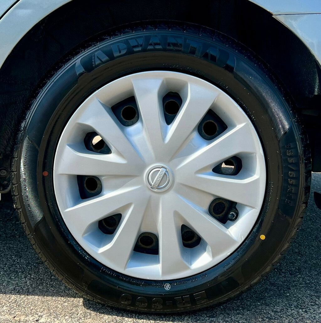 Used 2013 Nissan Versa SV FWD image 23